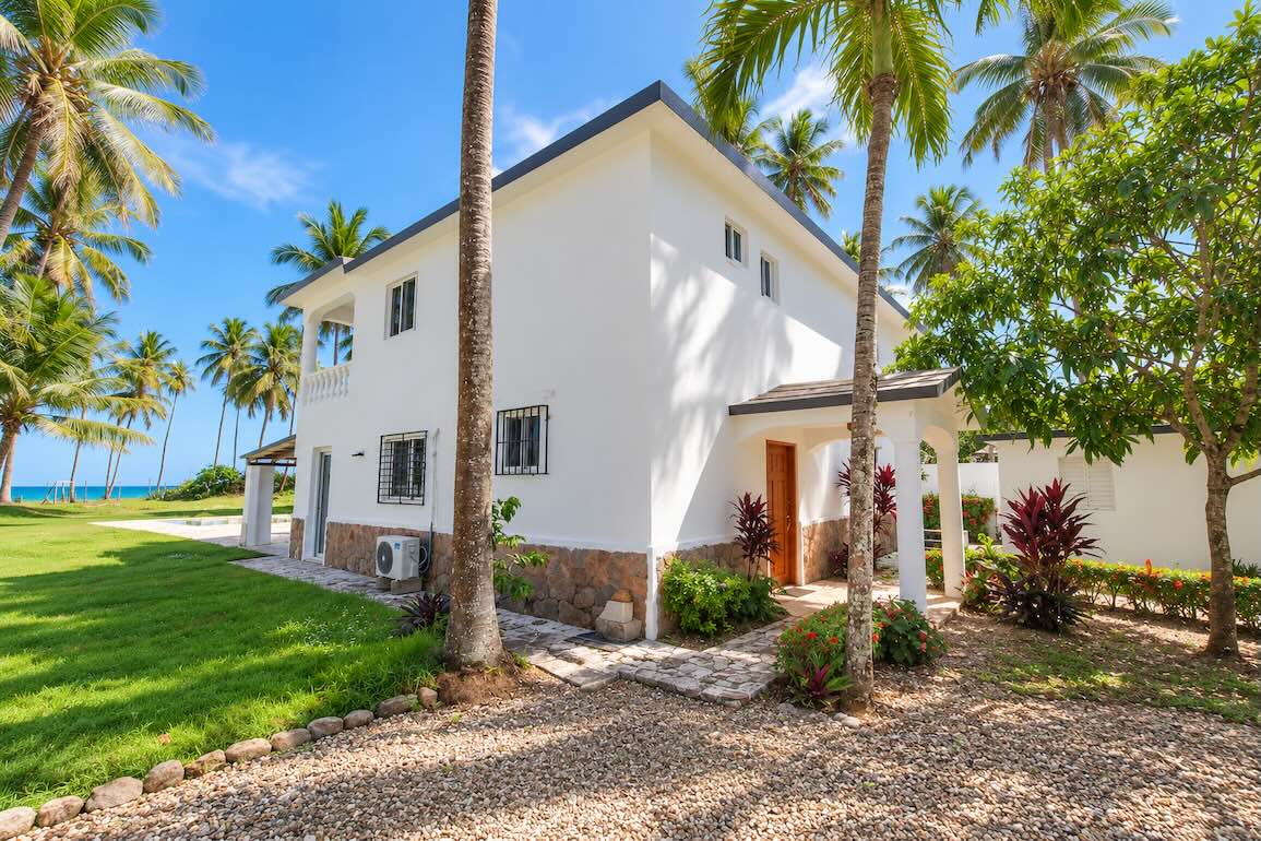 3-Bedroom Beachfront Villa in Las Canas for Sale — Photo 10