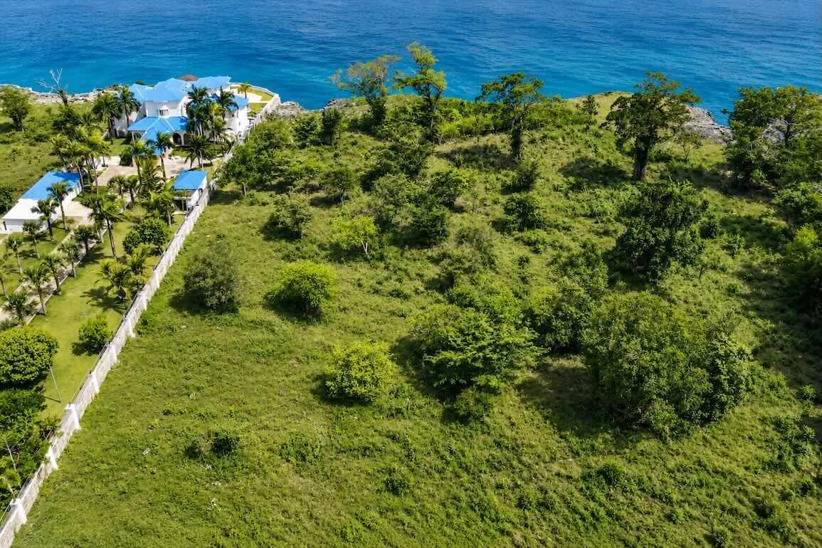 Terreno con Vista al Mar en Venta en Río San Juan