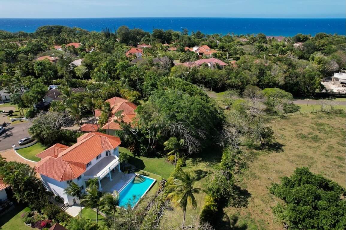 Villa de 4 Dormitorios en Venta en Sea Horse Ranch Cabarete — Piscina