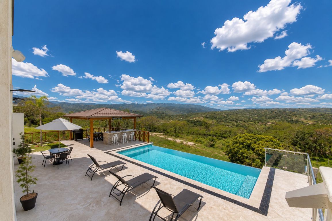 Villa de 4 Dormitorios en Venta en Puerto Plata, Camú – Vistas al Mar — Piscina