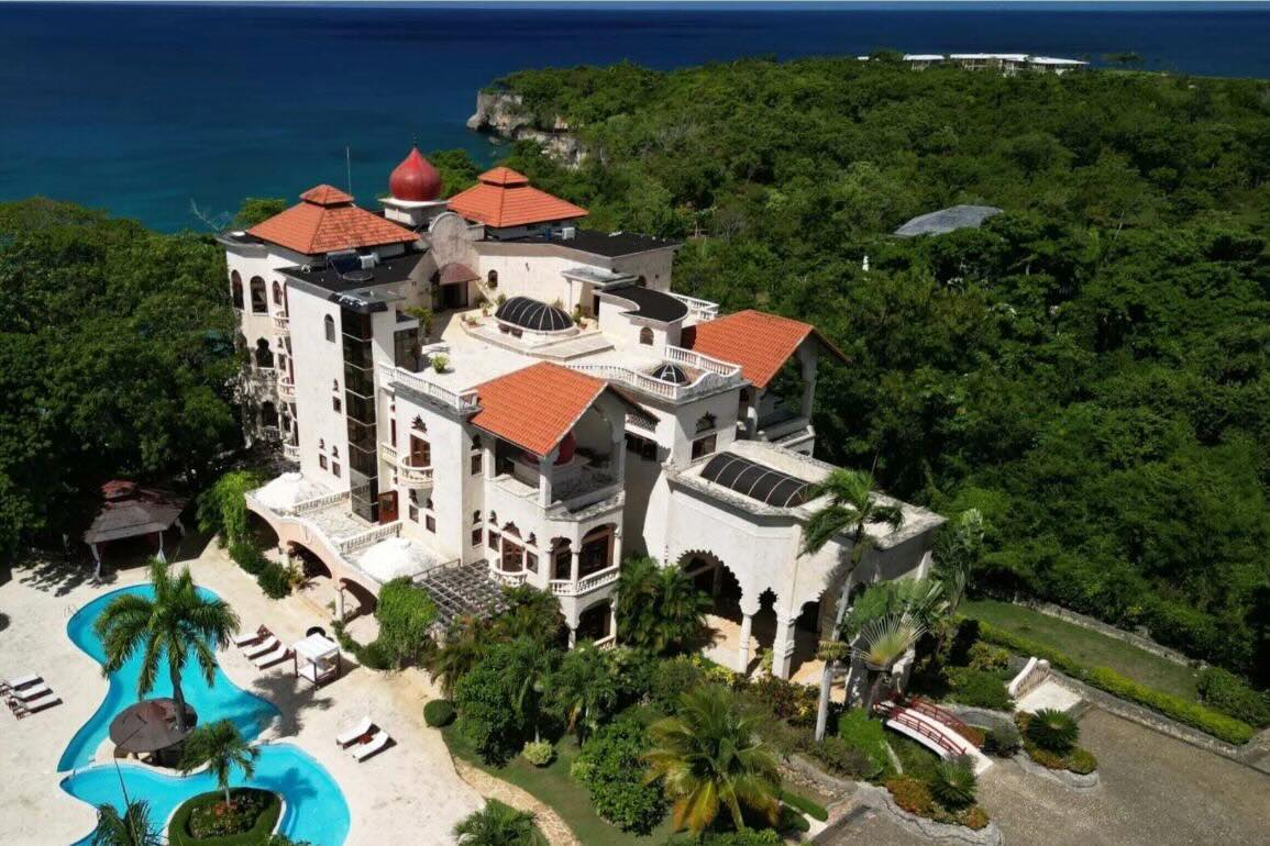 Oceanfront Palace for Sale in Rio San Juan | Balaji Palace — Photo 6