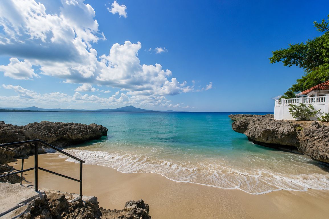 Condo de 3 Dormitorios en Venta en Playa Chiquita Sosúa — Foto 1