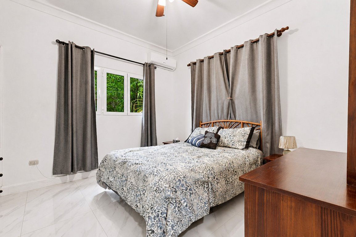 Apartamento renovado de 2 habitaciones en venta en Perla Marina — Foto 1
