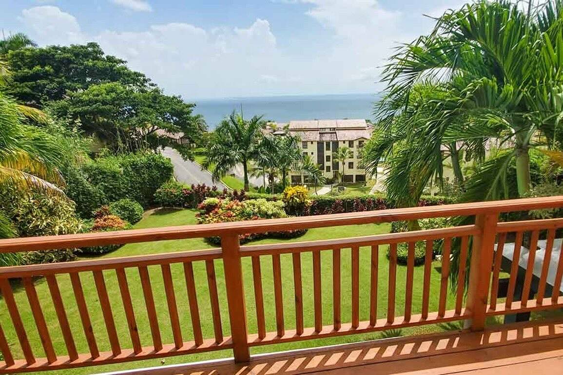 Villa de 5 Habitaciones con Vista al Mar en Puerto Bahia, Samaná — Foto 1