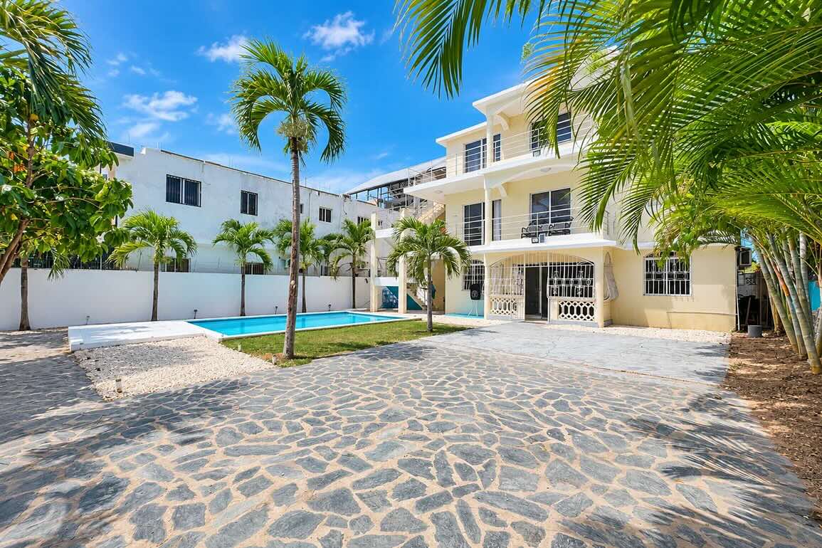 Hotel de Apartamentos de 5 Unidades en Venta en El Batey, Sosúa — Foto 1