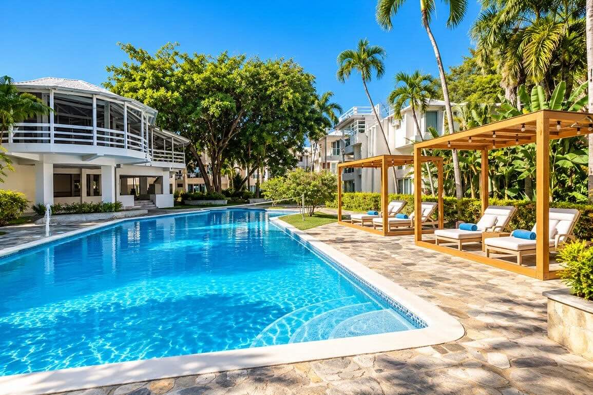 Estudio Amueblado en Venta en el Centro de Cabarete — Piscina