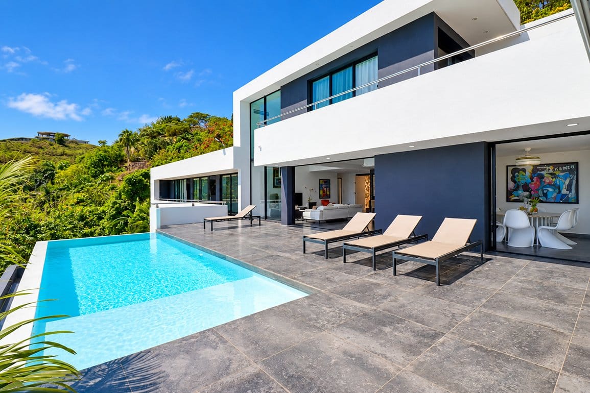 Villa en venta en Las Terrenas con vista al mar y piscina climatizada — Piscina