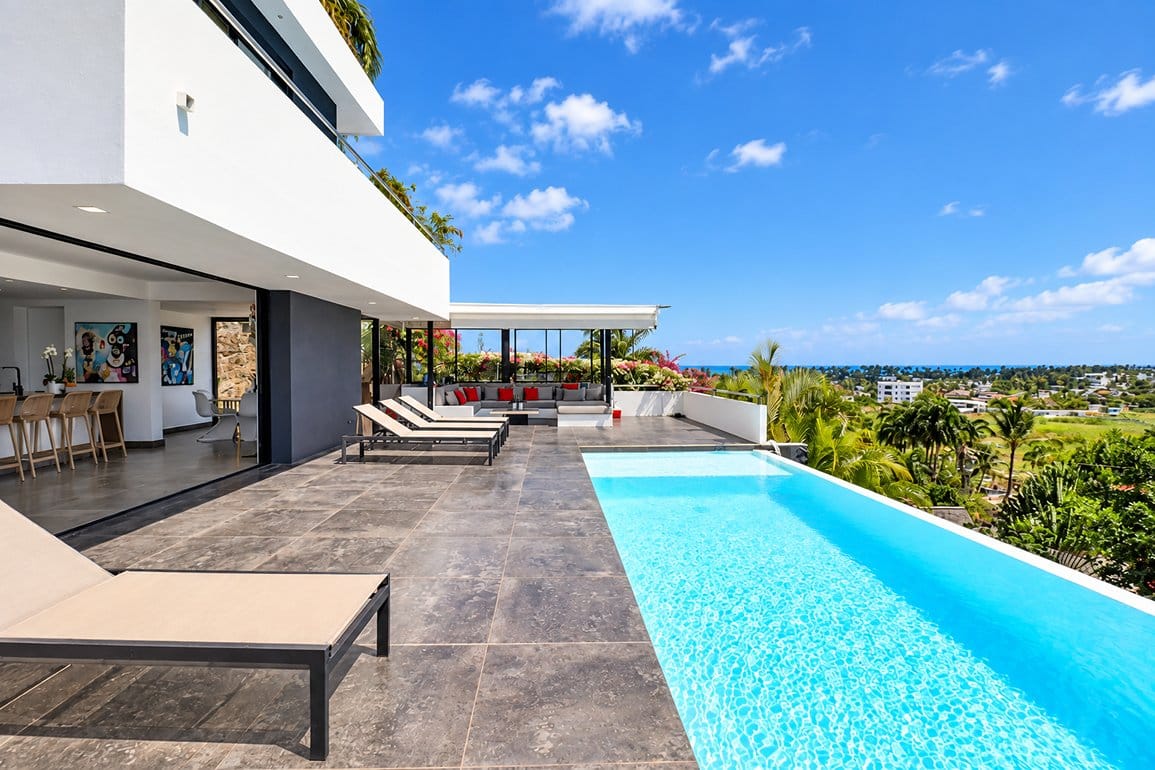 Villa en venta en Las Terrenas con vista al mar y piscina climatizada — Vista