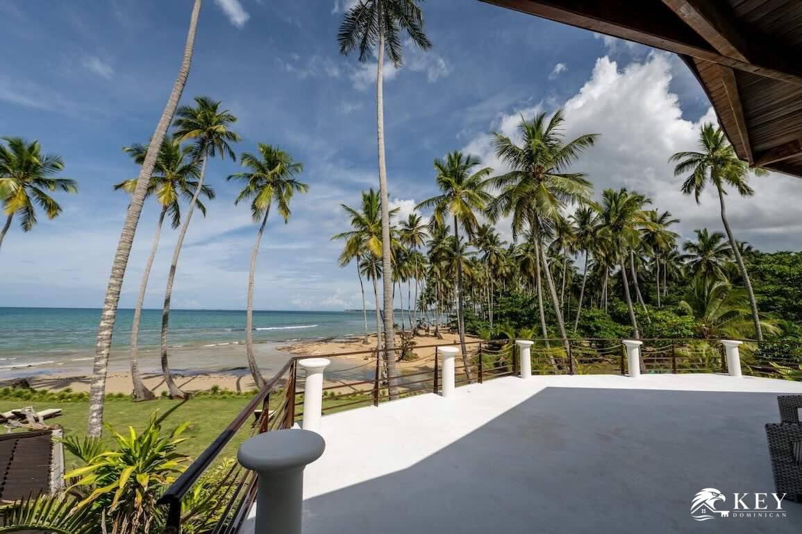 Villa Frente al Mar en Venta en Playa Coson Las Terrenas