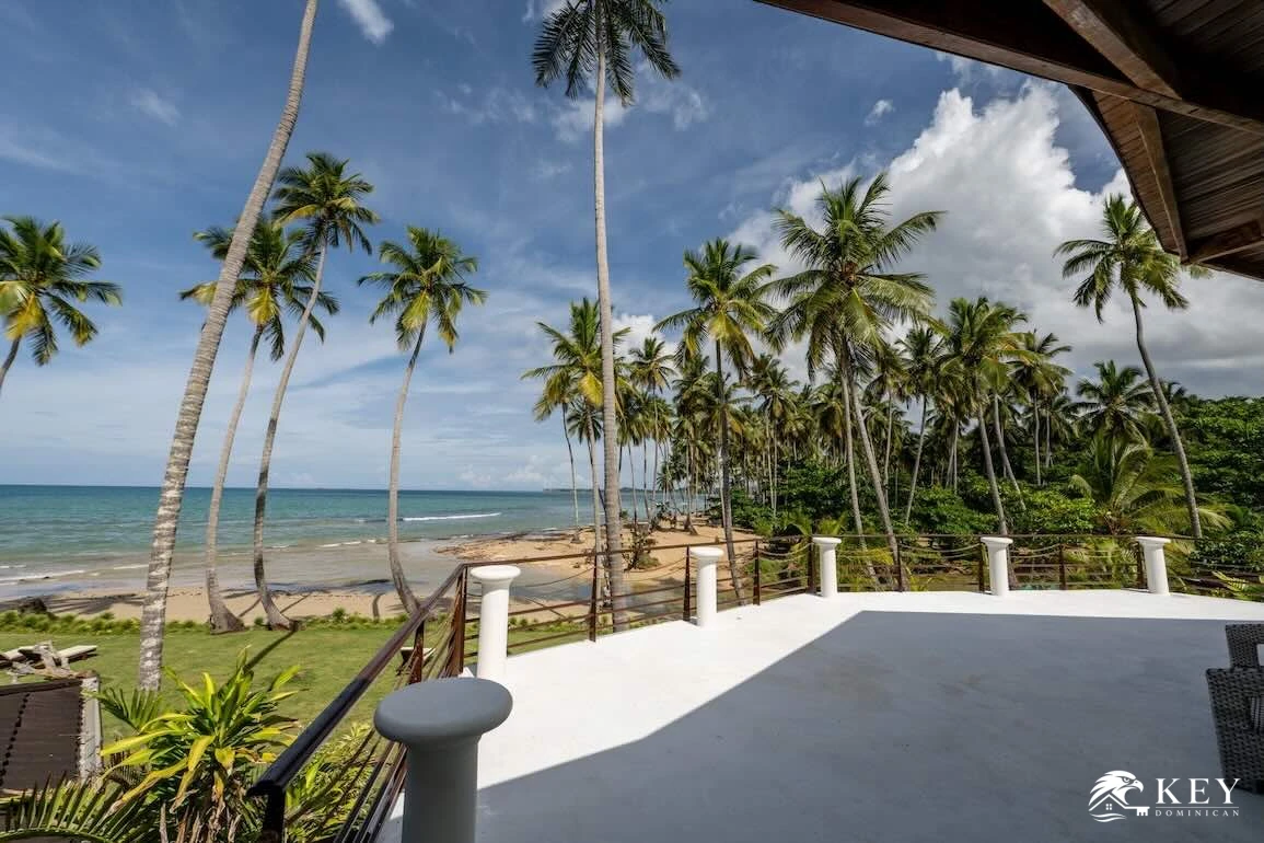 Villa Frente al Mar en Venta en Playa Coson Las Terrenas