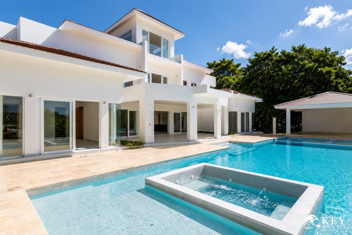 Cap El Limón, Samaná — 7-Bedroom Oceanfront Mansion for Sale — Photo 2