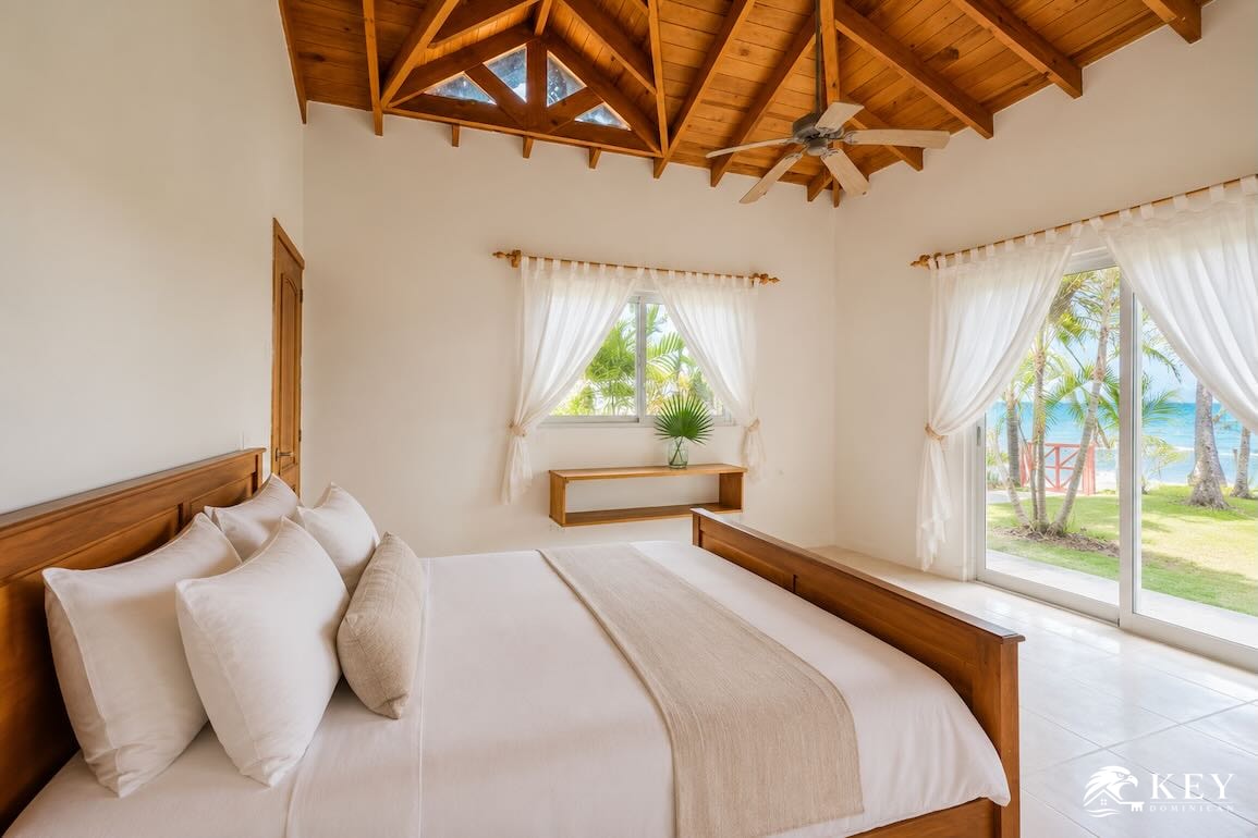 Playa Cosón, Las Terrenas — 9-Bedroom Beachfront Villa for Sale — Photo 5