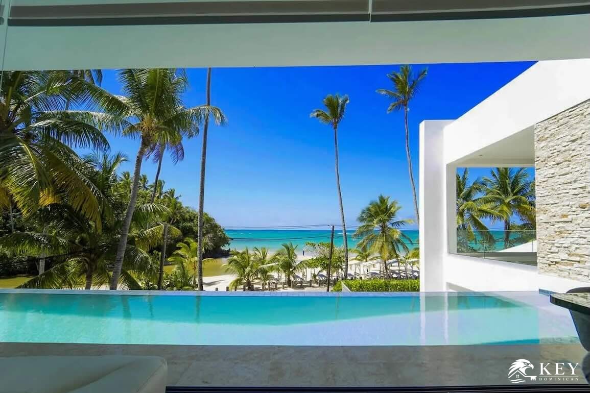 Playa Las Ballenas, Las Terrenas — 5-Bedroom Beachfront Villa for Sale — Photo 3