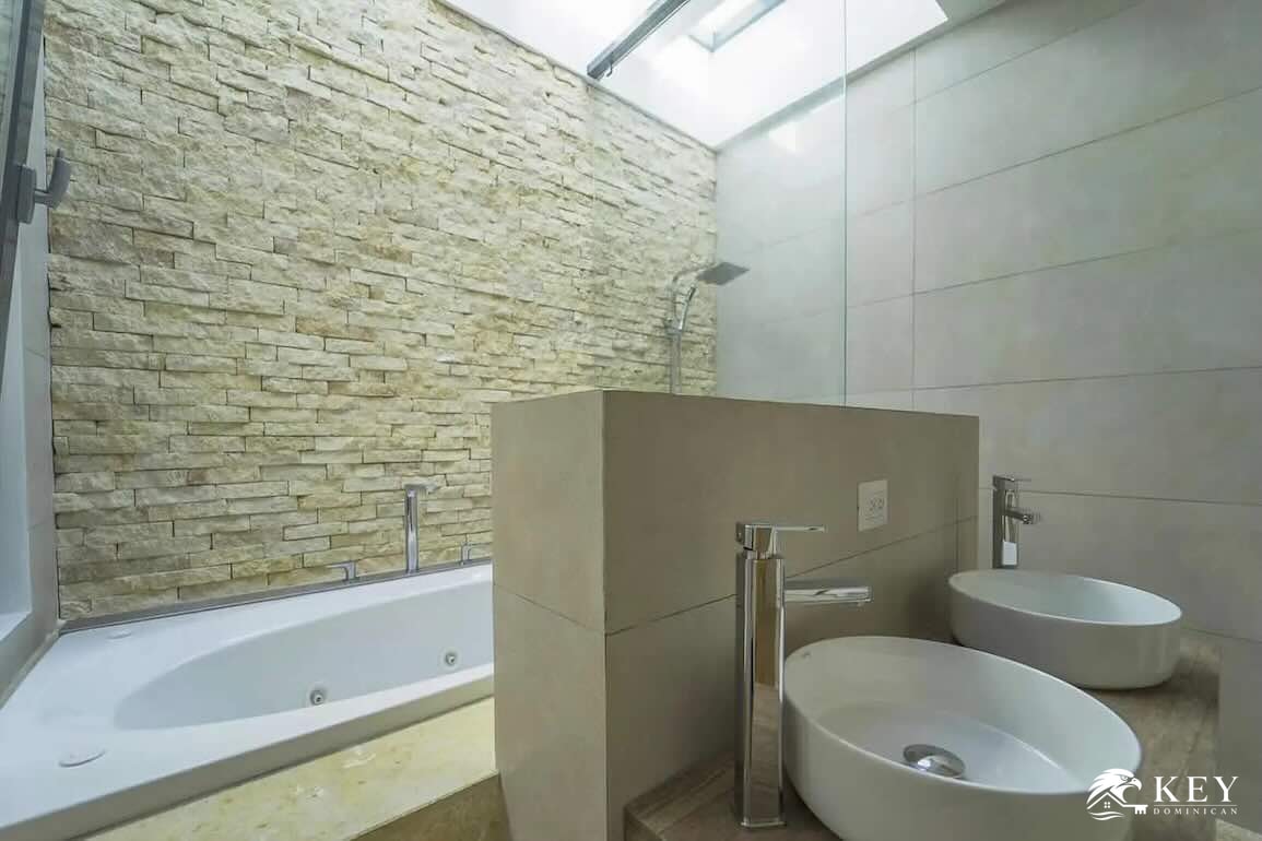 Playa Las Ballenas, Las Terrenas — 5-Bedroom Beachfront Villa for Sale — Photo 8