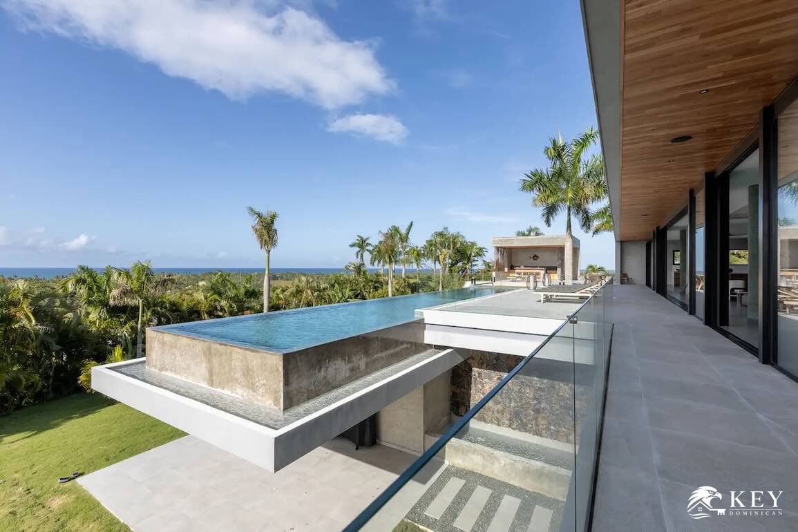 Playa Cosón, Las Terrenas — 7-Bedroom Ocean-View Villa for Sale — Photo 1