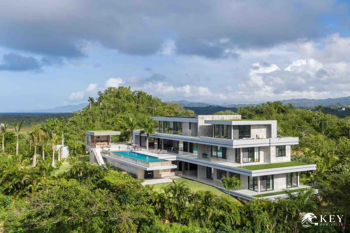 Playa Cosón, Las Terrenas — 7-Bedroom Ocean-View Villa for Sale — Photo 2