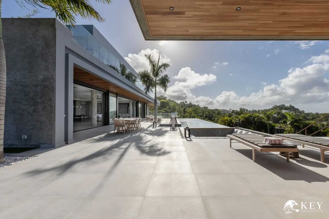 Playa Cosón, Las Terrenas — 7-Bedroom Ocean-View Villa for Sale — Photo 11