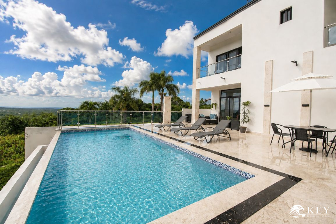 Villa de 4 Dormitorios en Venta en Puerto Plata, Camú – Vistas al Mar — Terraza