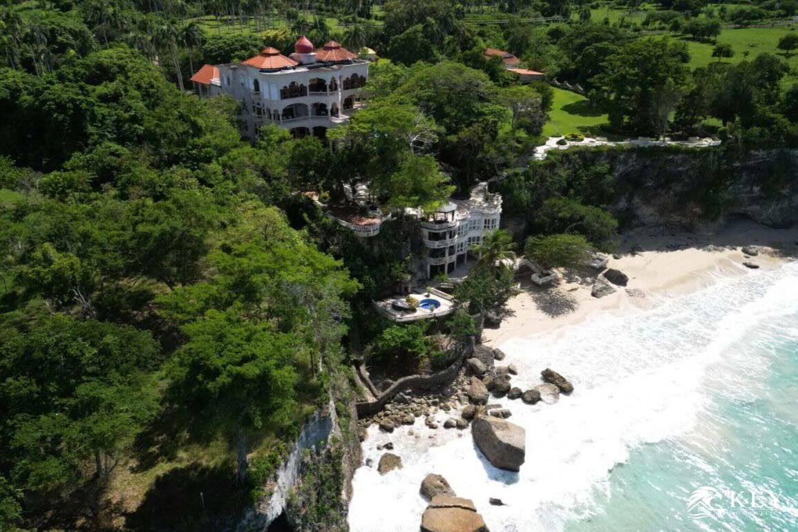 Oceanfront Palace for Sale in Rio San Juan | Balaji Palace — Photo 9