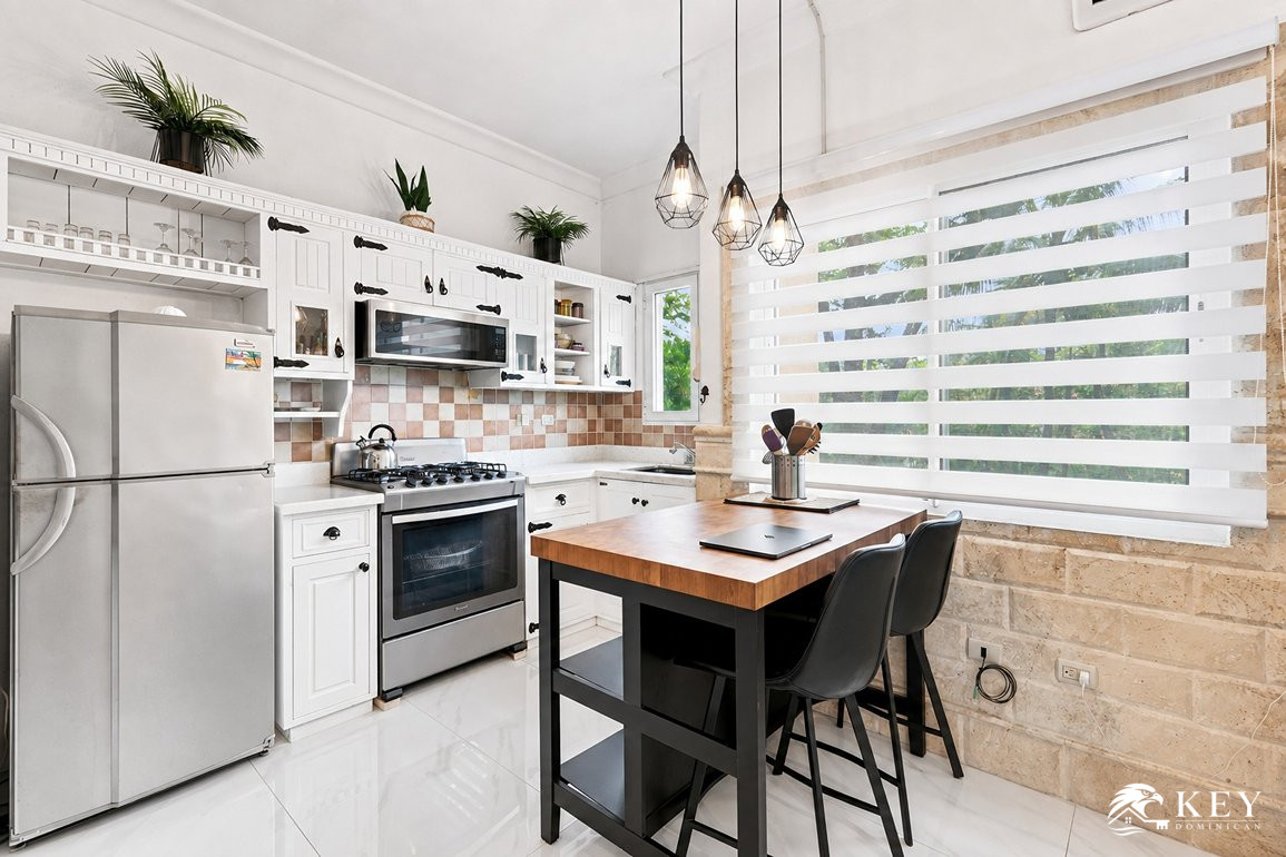 Apartamento renovado de 2 habitaciones en venta en Perla Marina — Foto 11