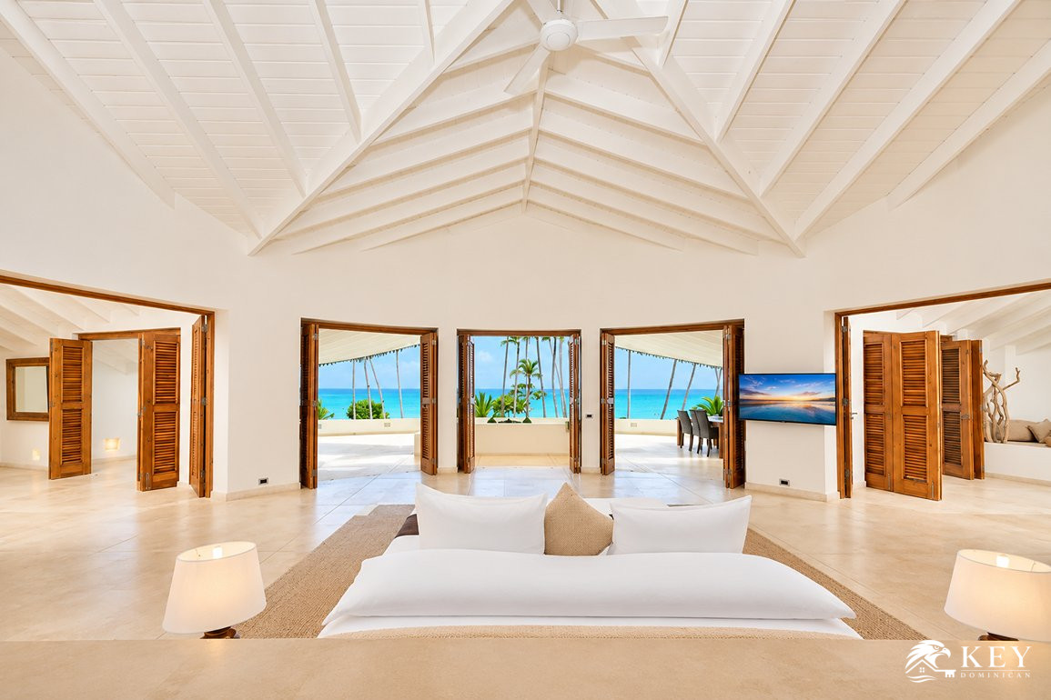 13-Bedroom Beachfront Villa for Sale in Las Terrenas — Photo 1