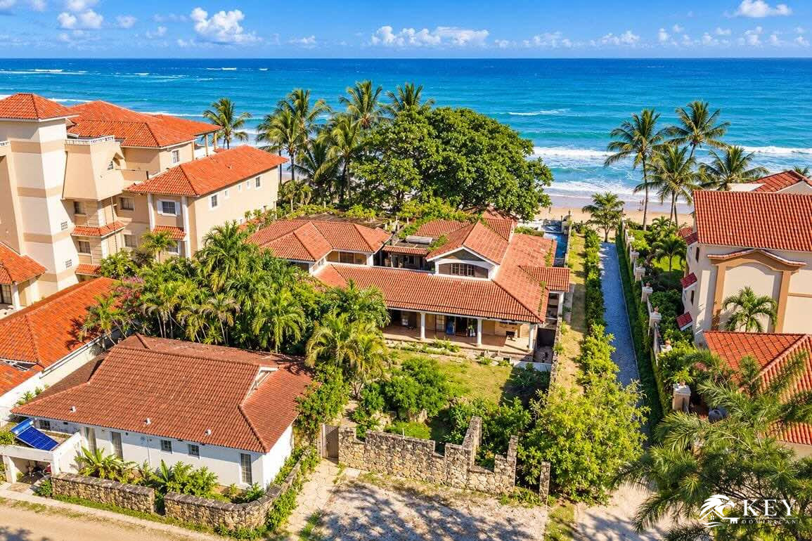 Beachfront Commercial Property for Sale in Cabarete Center — Photo 3